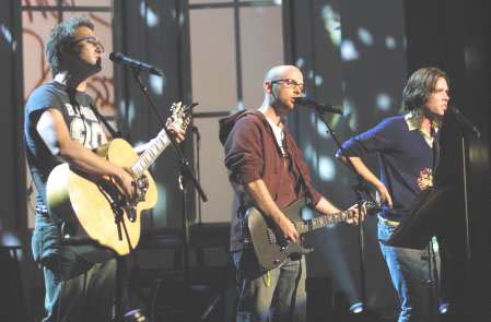 Sean Lennon, Moby, and Rufus Wainwright perform on the Lennon Tribute on TNT